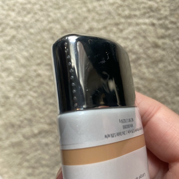 Pur 4-in-1 Tinted Moisturiser with SPF 20 in medium (exp. 07/25) - Picture 3 of 6